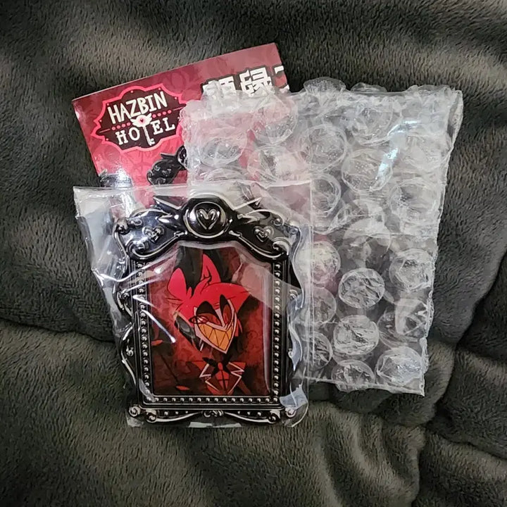 [BUNJANG] Hazbin Hotel Alastor Merch Bundle (Frame + Mug + Photocard) / 해즈빈호텔 알래스터 굿즈 판매 (액자 + 머그컵 + 프박)