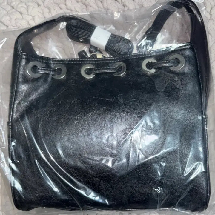 [BUNJANG] DEINET Studded Belted Mini Bucket Bag (Black) / DEINET 다이닛 스터드 벨티드 미니 버킷백 미개봉 블랙