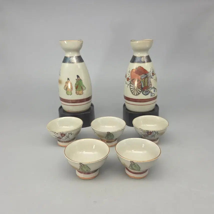 [BUNJANG] Kutani Ware Celadon Porcelain Tokkuri and Cups Set / 연대 좋은 구곡요 묘금 인물매화문 도쿠리 잔 셋