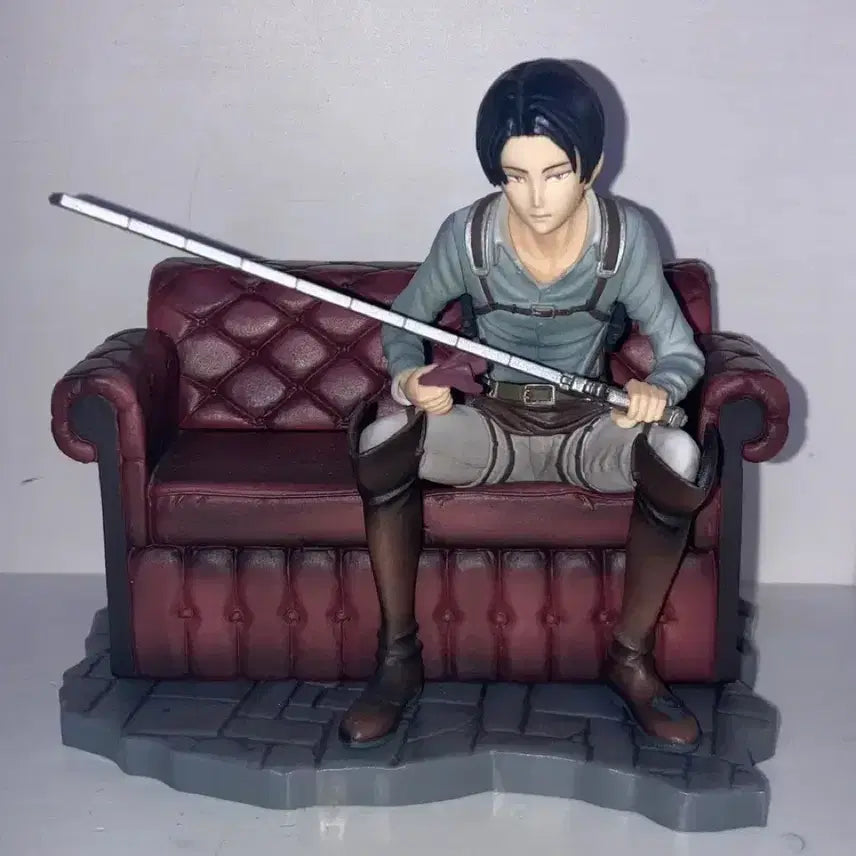 [BUNJANG] Attack on Titan Levi Sofa Statue Figure / 진격의 거인 리바이 고전쿠지 b상 소파 좌상피규어 제일복권 자유로의 진격
