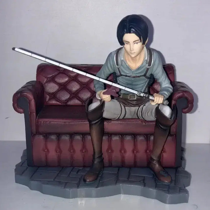 [BUNJANG] Attack on Titan Levi Sofa Statue Figure / 진격의 거인 리바이 고전쿠지 b상 소파 좌상피규어 제일복권 자유로의 진격