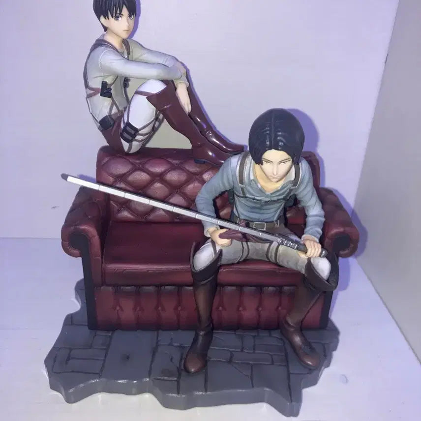 [BUNJANG] Attack on Titan Levi Sofa Statue Figure / 진격의 거인 리바이 고전쿠지 b상 소파 좌상피규어 제일복권 자유로의 진격