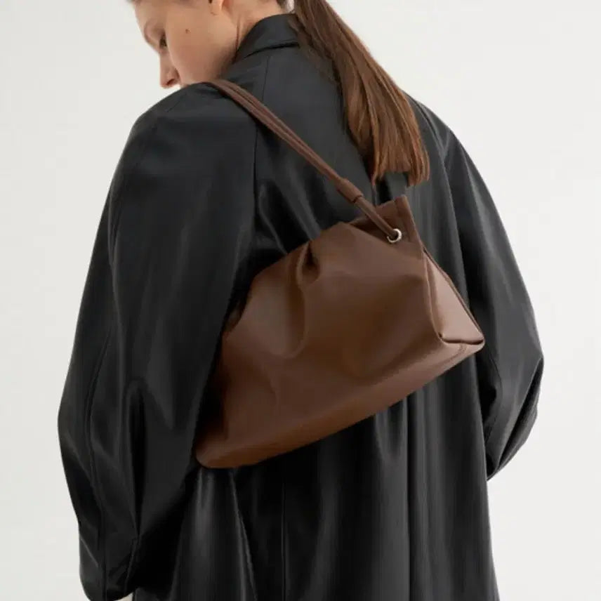 [BUNJANG] Munei Pleats Leather Shoulder Bag Brown Tote Bag / <새상품>뮤니에 플리츠 레더 숄더백 브라운 토트백