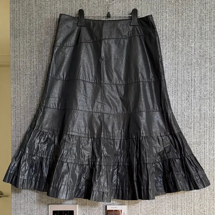 [BUNJANG] ZIZOU Dark Gray Metallic Tiered Ruffle Long Skirt / 지주 ZIZOU 다크 그레이 메탈릭 프릴 셔링 캉캉 롱 스커트 치마 77