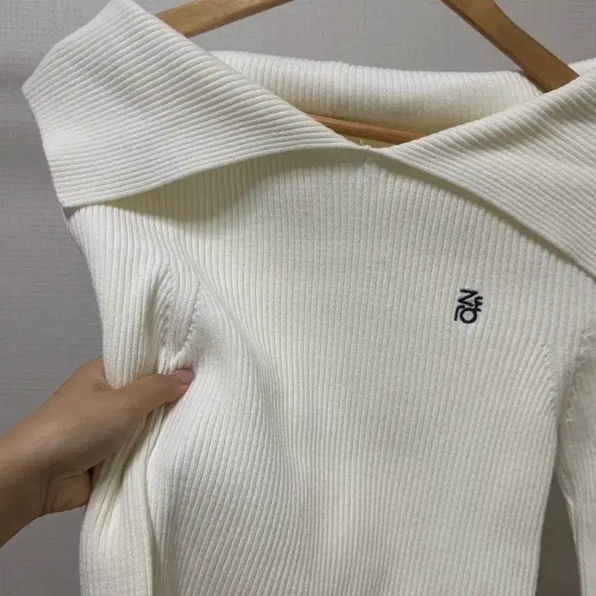 [BUNJANG] Zero Street Ivory Off-Shoulder Cape Sweater / 새상품 아이보리 제로스트릿 여성용 케이프 오프숄더 스웨터