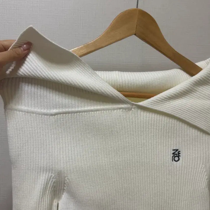 [BUNJANG] Zero Street Ivory Off-Shoulder Cape Sweater / 새상품 아이보리 제로스트릿 여성용 케이프 오프숄더 스웨터