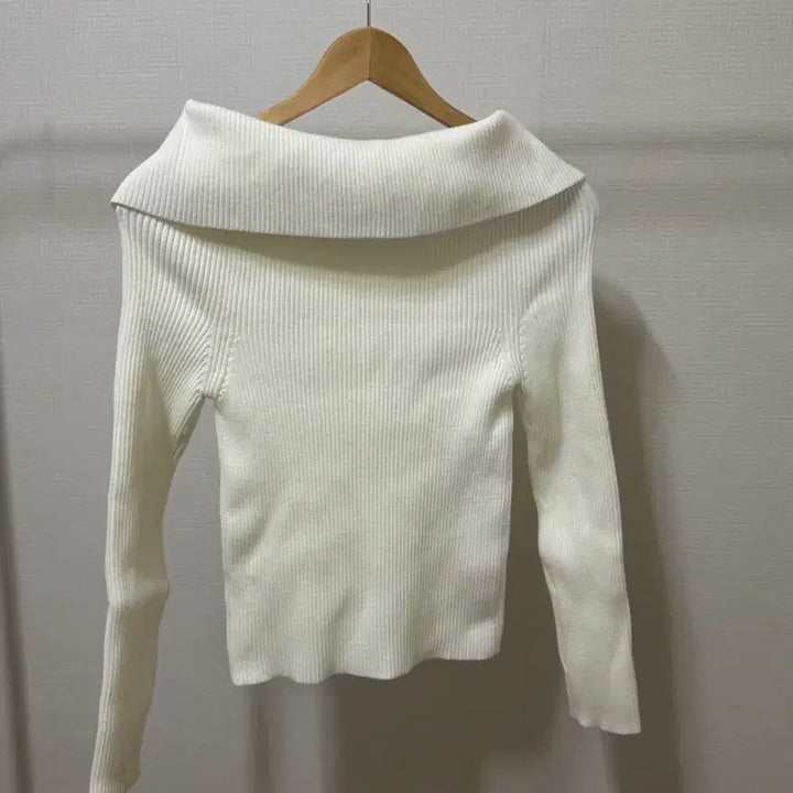 [BUNJANG] Zero Street Ivory Off-Shoulder Cape Sweater / 새상품 아이보리 제로스트릿 여성용 케이프 오프숄더 스웨터