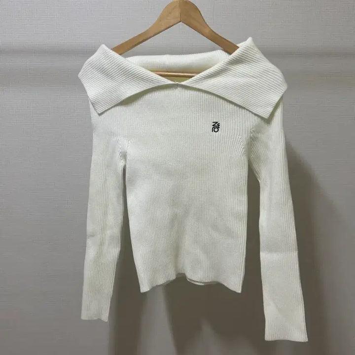 [BUNJANG] Zero Street Ivory Off-Shoulder Cape Sweater / 새상품 아이보리 제로스트릿 여성용 케이프 오프숄더 스웨터