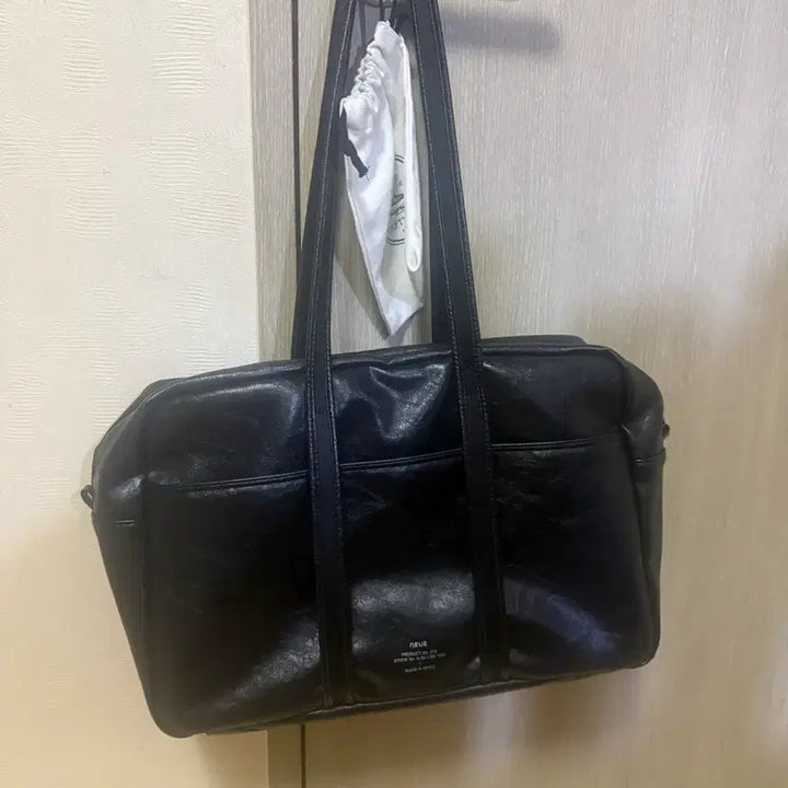 [BUNJANG] NEUE Leather Shoulder Bag Black (M) / 노이에 가죽 숄더백 블랙 M