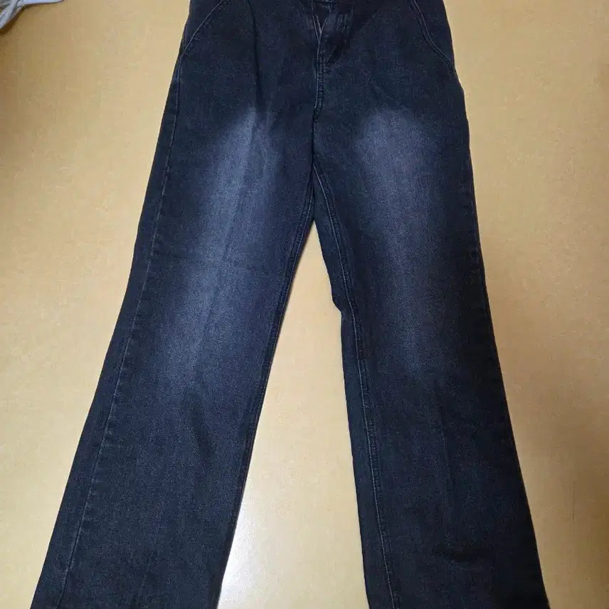 [SOLD OUT] 데케트 세미 플레어 데님 블랙 28