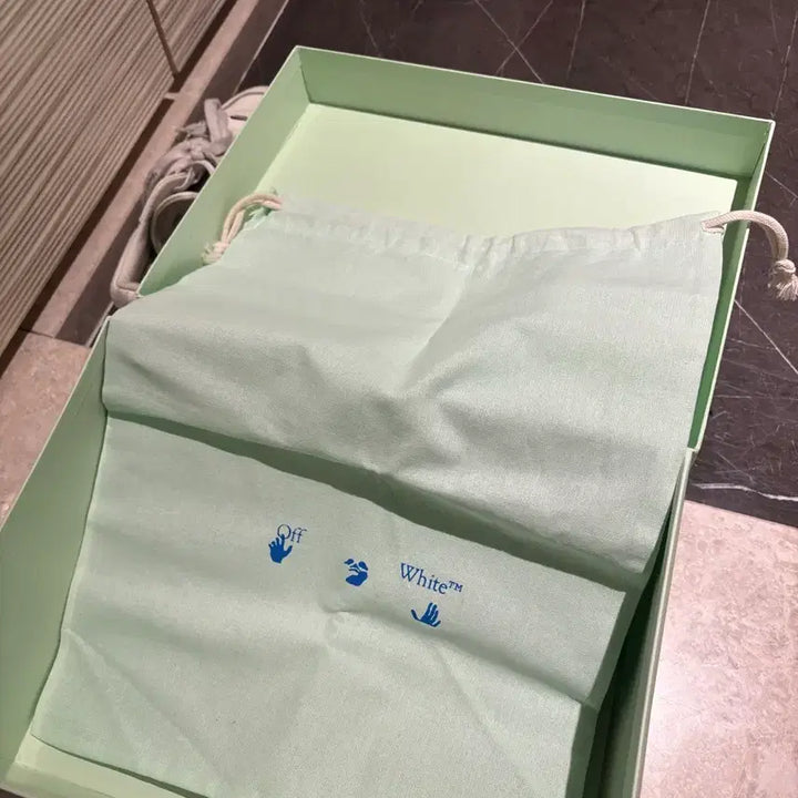 [BUNJANG] Off-White Sneakers (White, Size 41) / 오프화이트 스니커즈 화이트 41사이즈