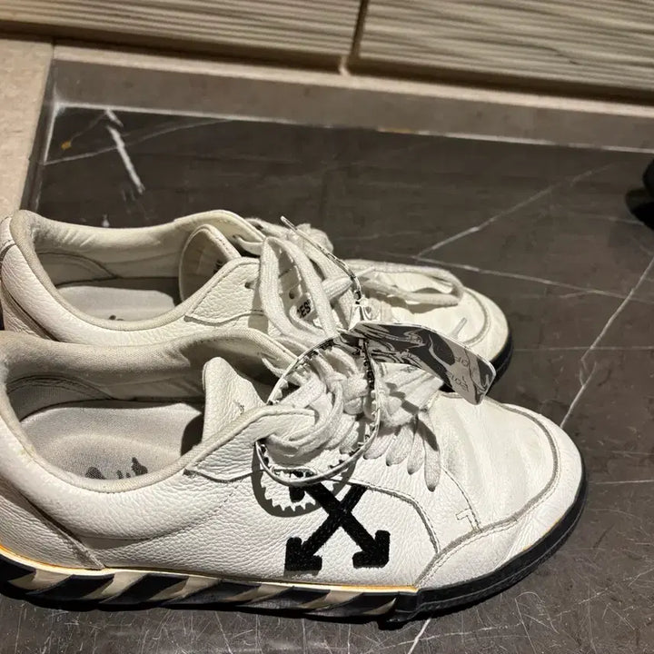 [BUNJANG] Off-White Sneakers (White, Size 41) / 오프화이트 스니커즈 화이트 41사이즈