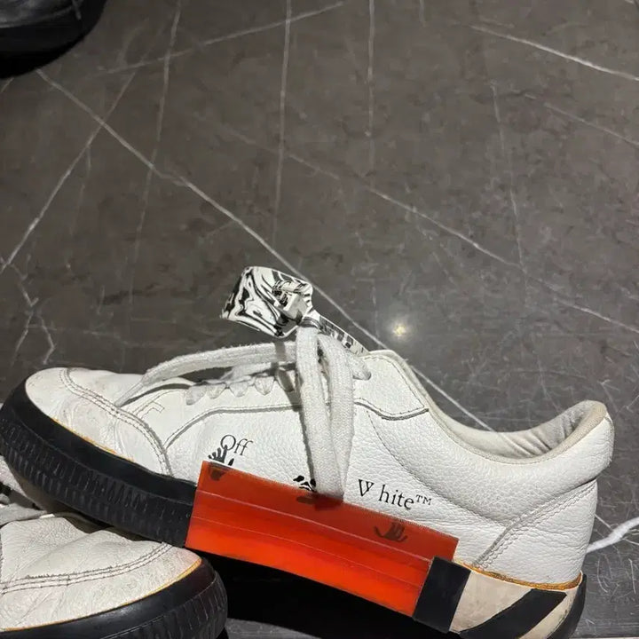 [BUNJANG] Off-White Sneakers (White, Size 41) / 오프화이트 스니커즈 화이트 41사이즈
