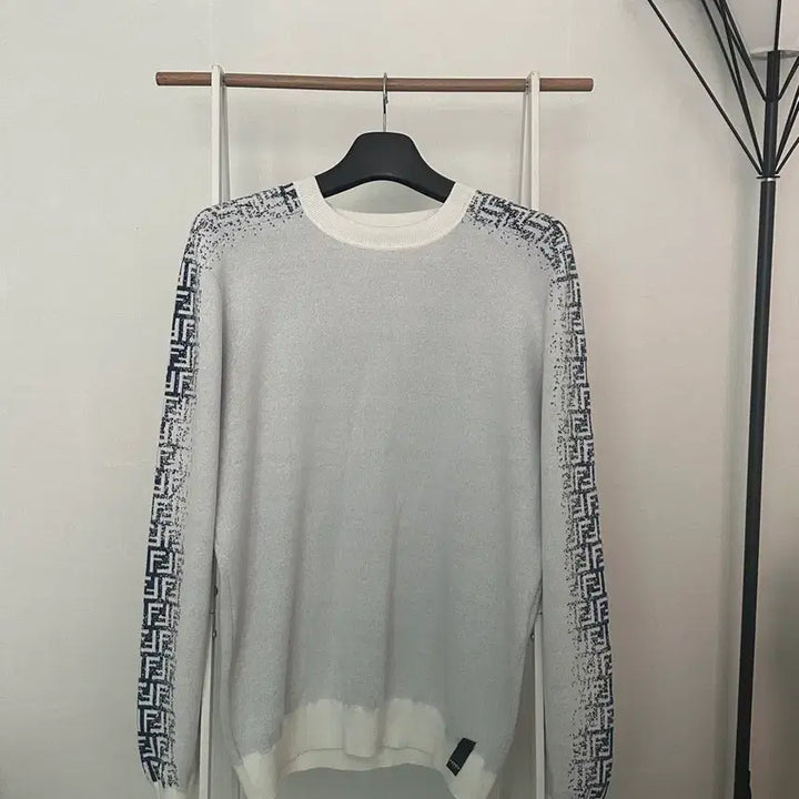 [BUNJANG] Fendi FF Side Line Gradient Knit / [백화점판,영수증]펜디 FF 사이드 라인 그라데이션 니트