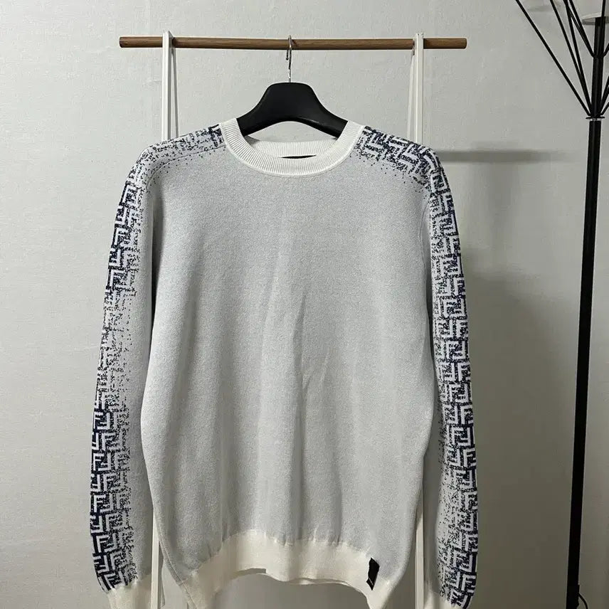 [BUNJANG] Fendi FF Side Line Gradient Knit / [백화점판,영수증]펜디 FF 사이드 라인 그라데이션 니트