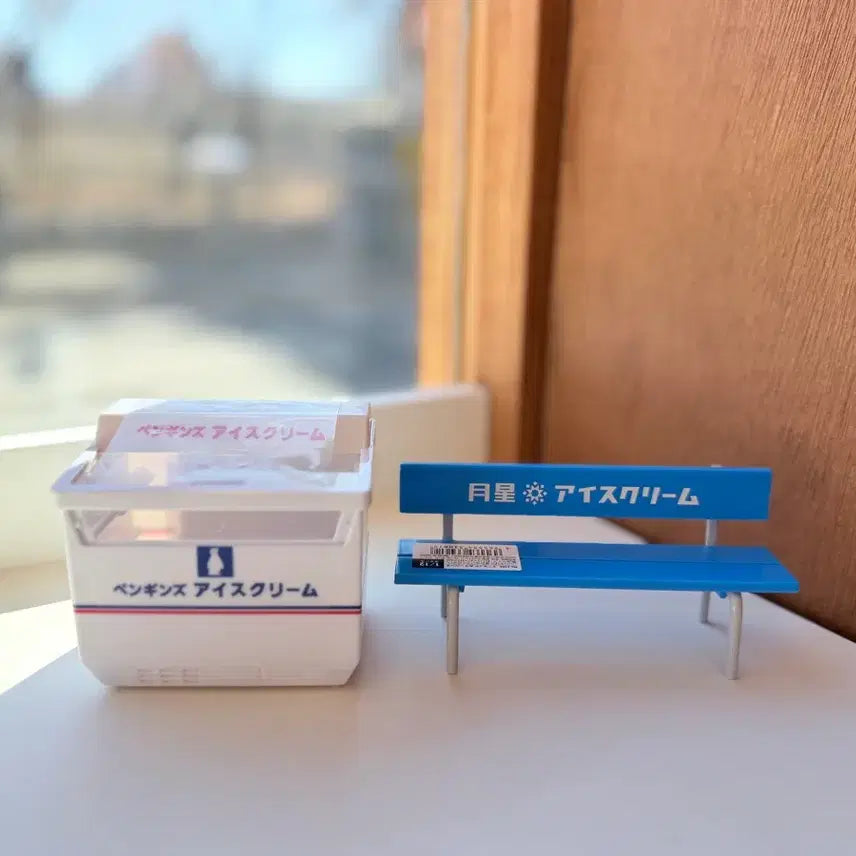 [BUNJANG] Japanese Ice Cream Freezer Case and Bench Miniature Set / 일본 아이스크림 냉동고 케이스와 벤치 미니어쳐 세트