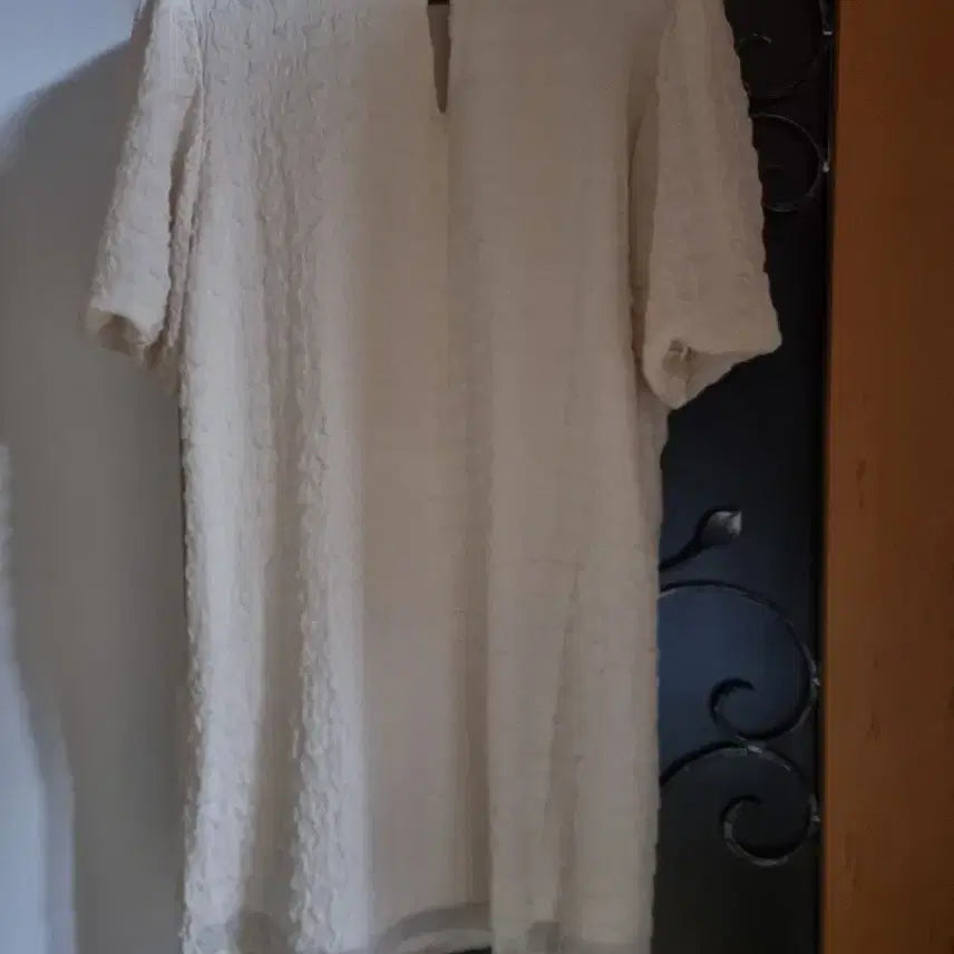 [BUNJANG] White Embossed Mini Dress / 화이트 엠보싱 미니 원피스