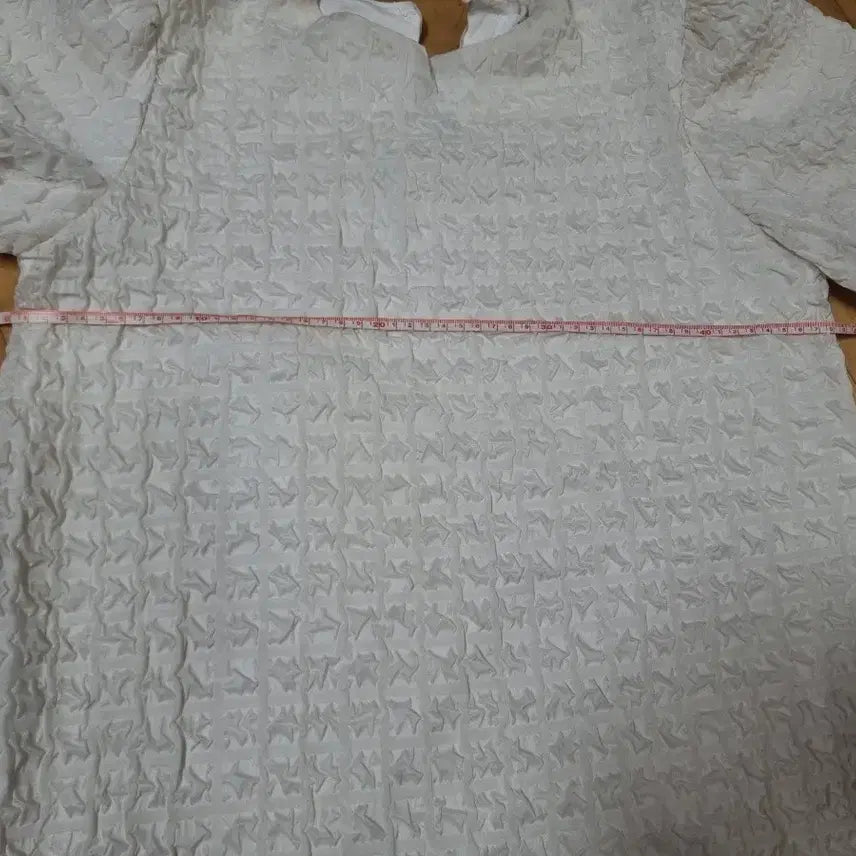 [BUNJANG] White Embossing Mini Dress / 화이트 엠보싱 미니 원피스