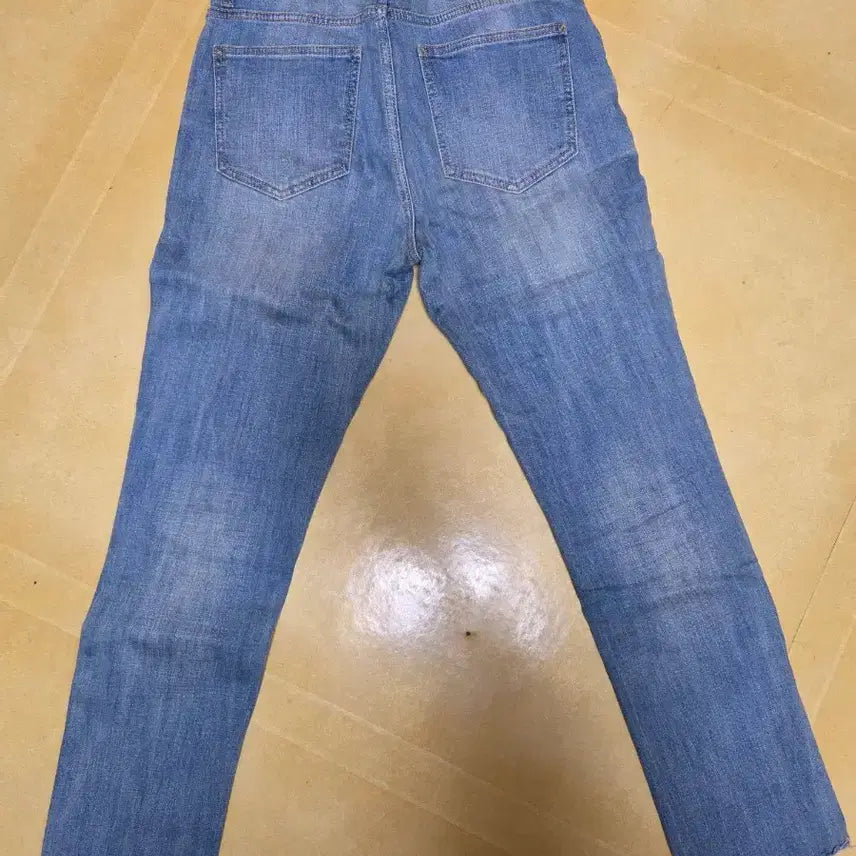 [BUNJANG] Spao Distressed Slim Fit Jeans / 스파오 9부 디스트로이드 슬림진 SPTJ938C12 31사이즈