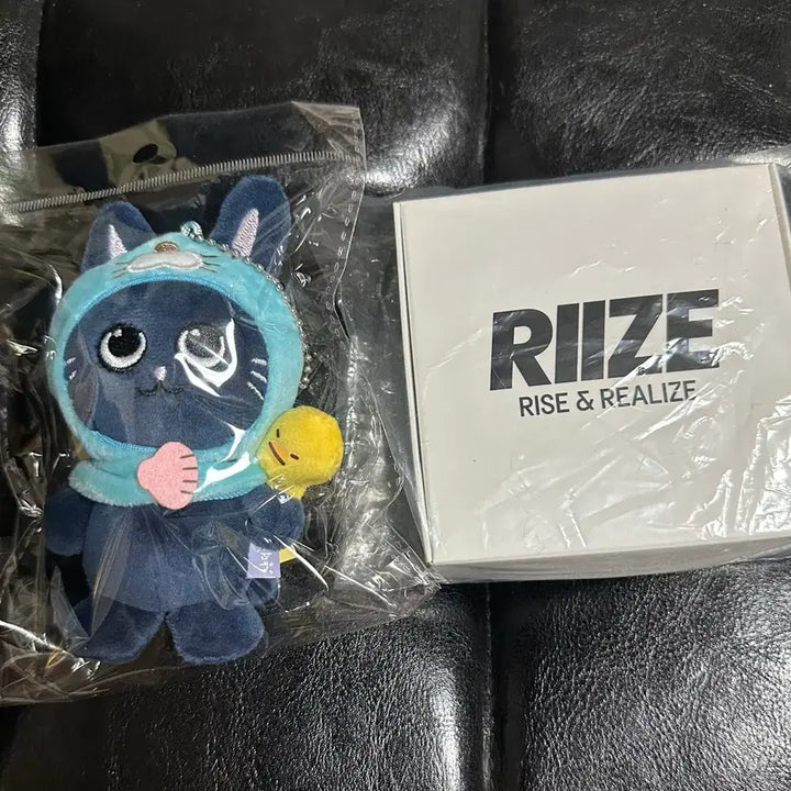 [BUNJANG] RIIZE Wonbin Bonobono & Light Stick White Ring / 미개봉일괄)라이즈보노보노 토냥덕인형키링+원빈 응원봉화이트링