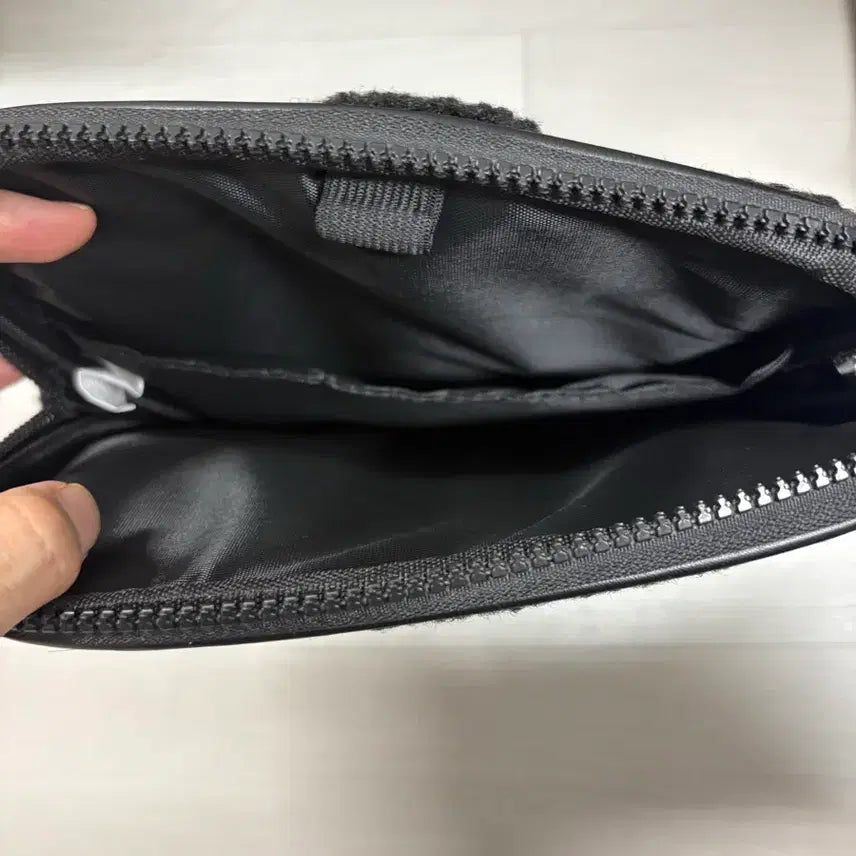 [BUNJANG] MONAMHEE iPad 11-inch Pouch / MONAMHEE 모남희 블랙 아이패드 파우치 11인치