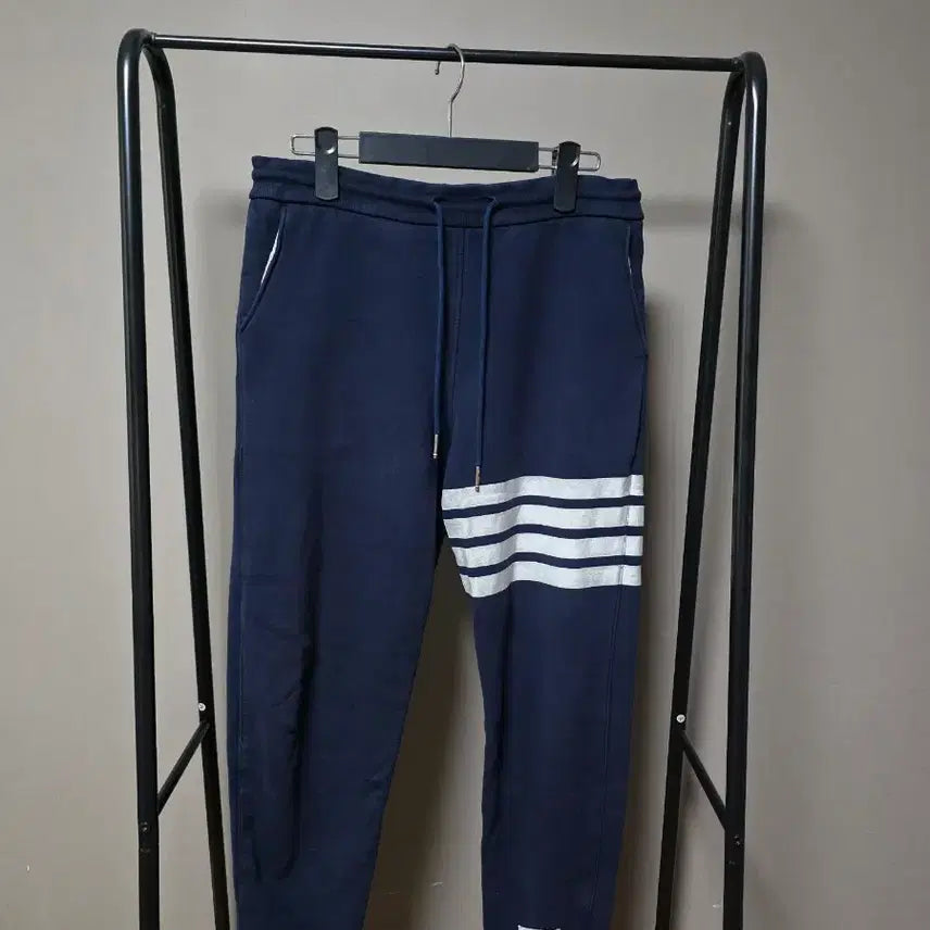 [BUNJANG] Thom Browne Jogger Pants (Size 2) / 톰브라운 사선 조거팬츠 (2 사이즈)