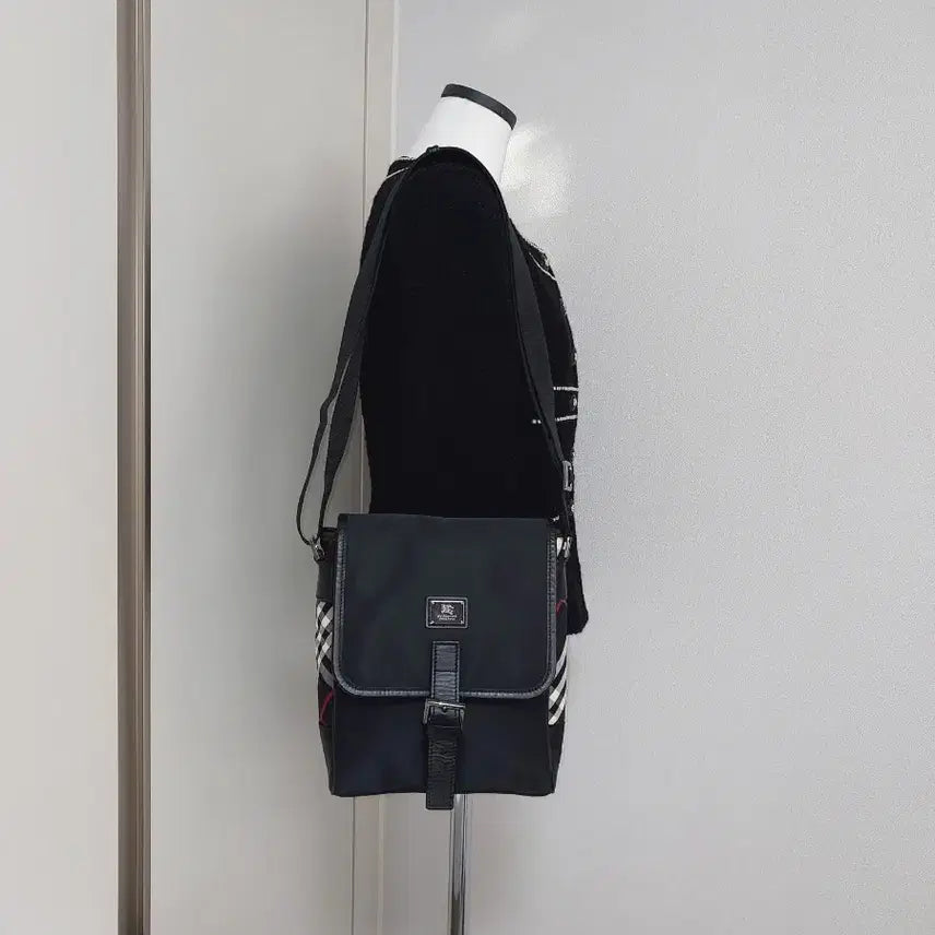 [BUNJANG] Burberry Nova Check Nylon Shoulder Crossbody Bag / [정품] 버버리 노바체크 나일론 숄더백 크로스백