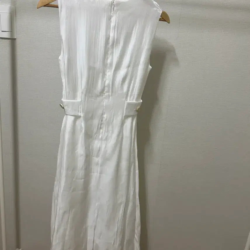 [BUNJANG] Satin White A-Line Long Dress / 새상품 샤틴 화이트 A라인 롱 원피스 민소매