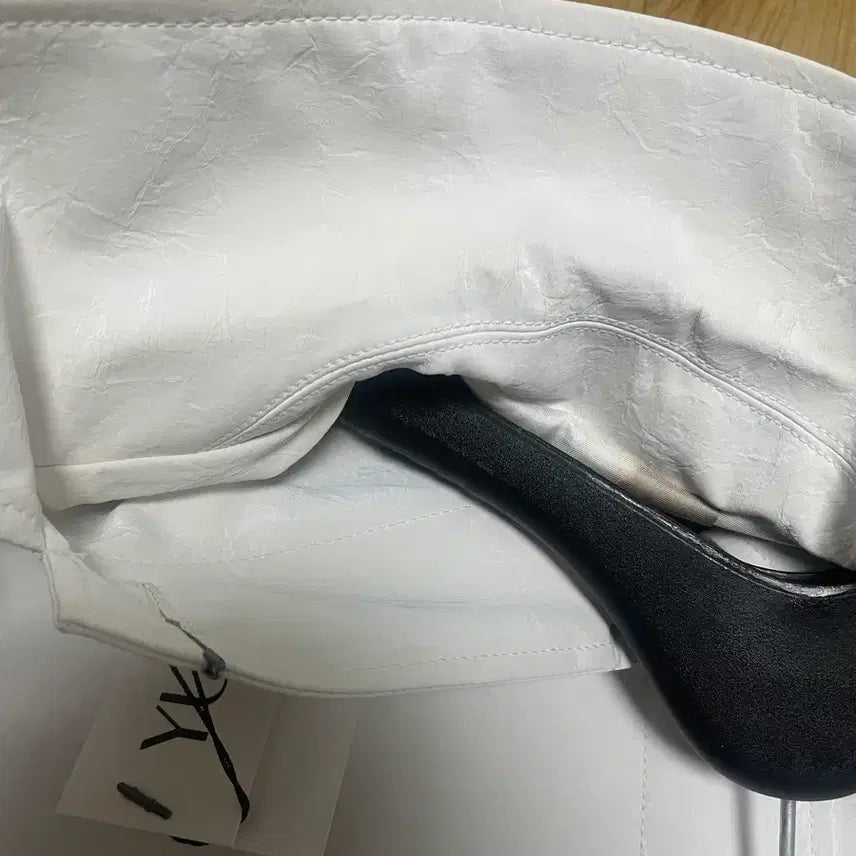 [BUNJANG] Authentic Leather Like Coat-type Padded Jacket White 01 / 유센틱 레더 라이크 코트형 패딩 화이트 01