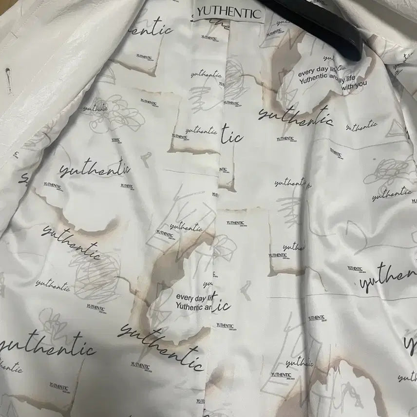 [BUNJANG] Authentic Leather Like Coat-type Padded Jacket White 01 / 유센틱 레더 라이크 코트형 패딩 화이트 01