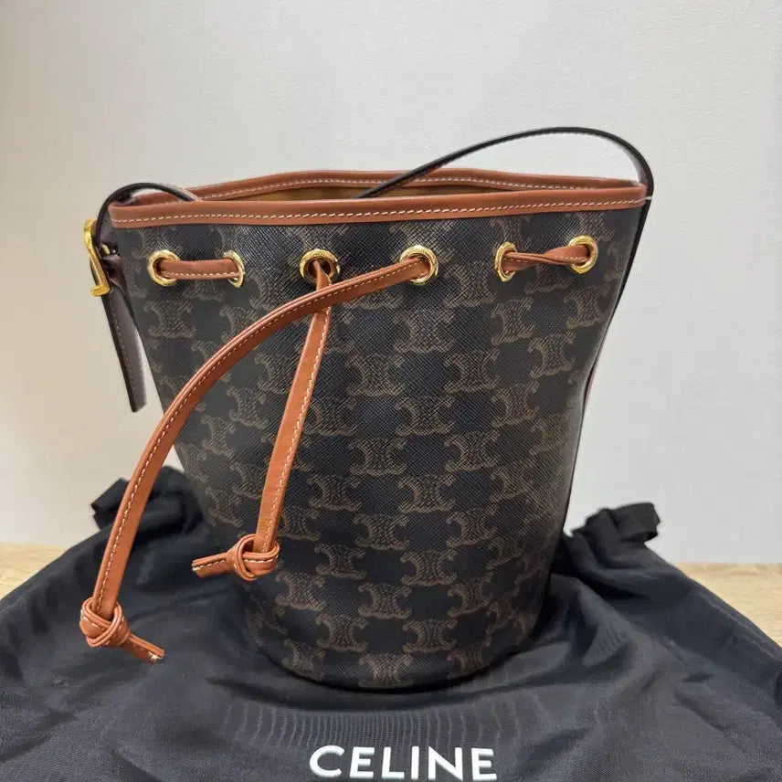 [BUNJANG] Celine Triomphe Bucket Bag / 셀린느 트리옹프 버킷백 + 더스트백