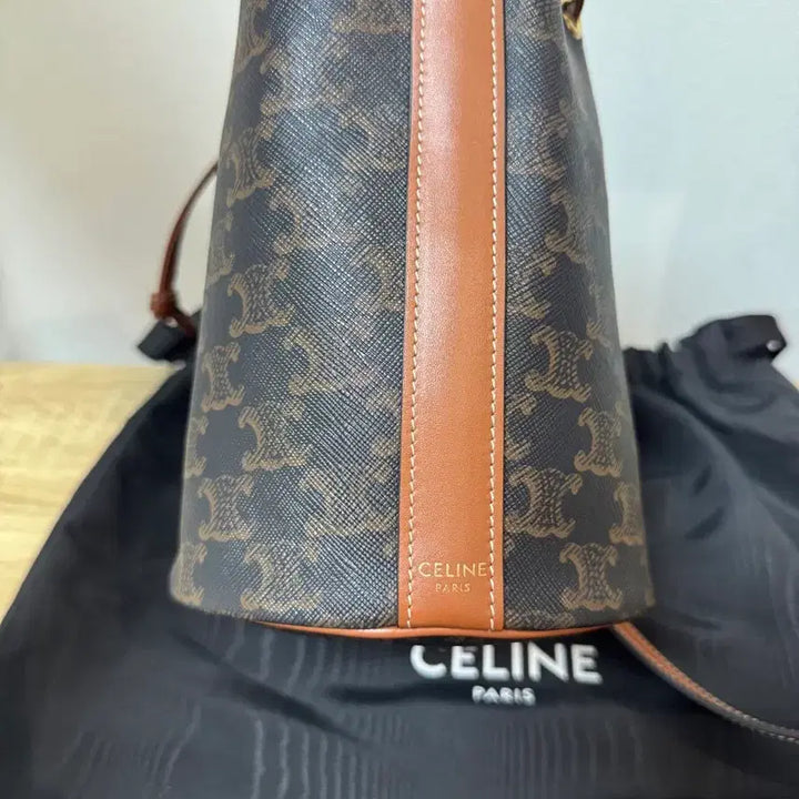[BUNJANG] Celine Triomphe Bucket Bag / 셀린느 트리옹프 버킷백 + 더스트백