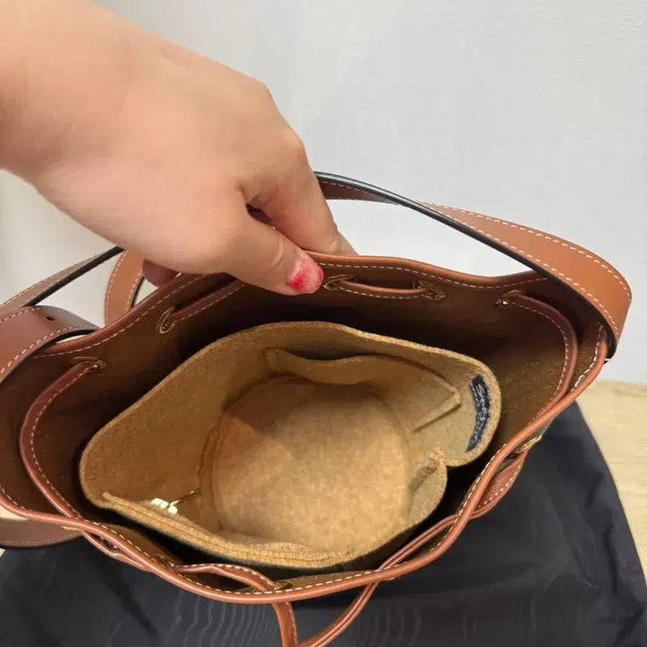 [BUNJANG] Celine Triomphe Bucket Bag / 셀린느 트리옹프 버킷백 + 더스트백