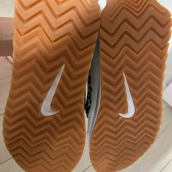 [BUNJANG] Nike Leopard 250 Sneakers / 나이키 흰색 레오파드 250새상품