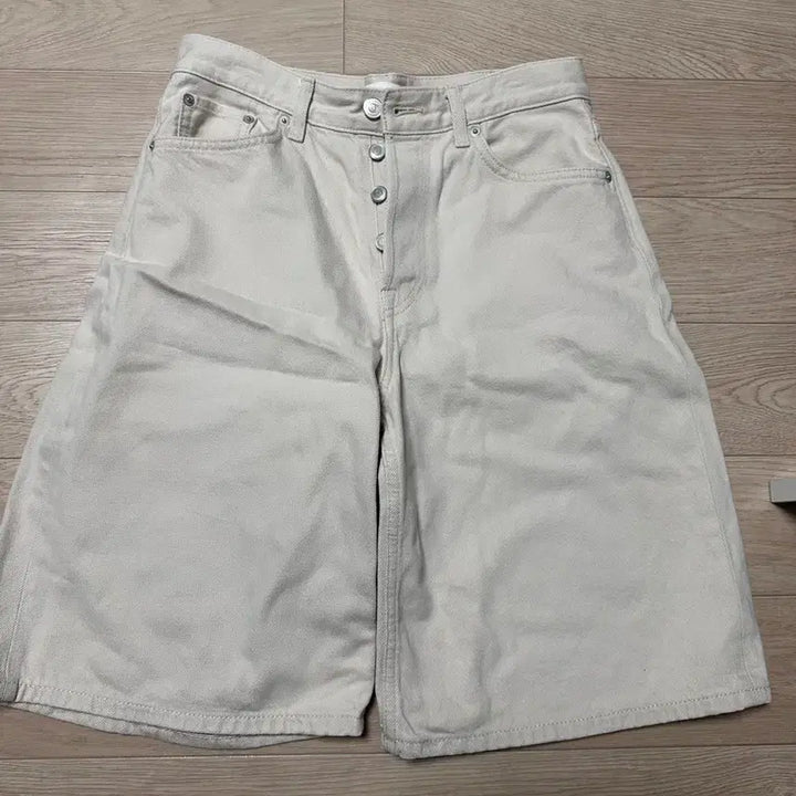 [BUNJANG] COS Ivory Shorts Pants 24 / [24사이즈] 코스 아이보리 반바지 팬츠