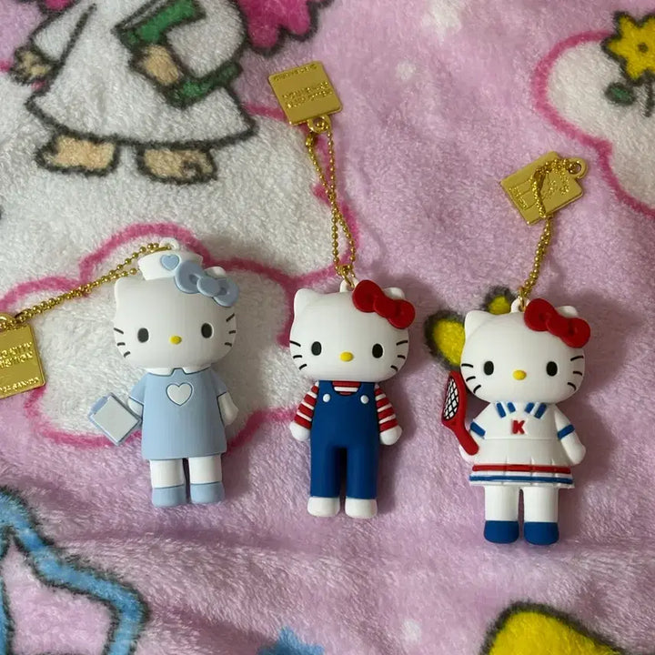 [BUNJANG] Kitty 50th Anniversary Exhibition Random Keyring / 키티 50주년 전시회 랜덤 키링