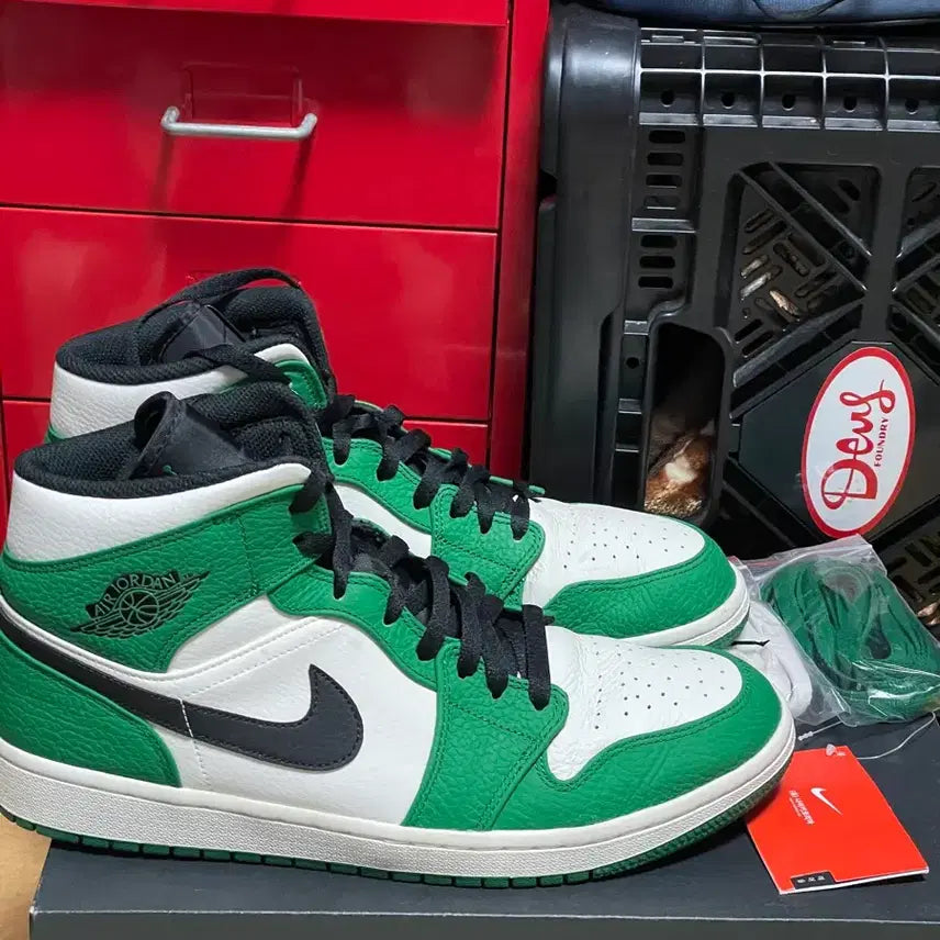 [BUNJANG] Nike Jordan 1 Mid Pine Green Sneakers / 조던1 미드 파인그린 290