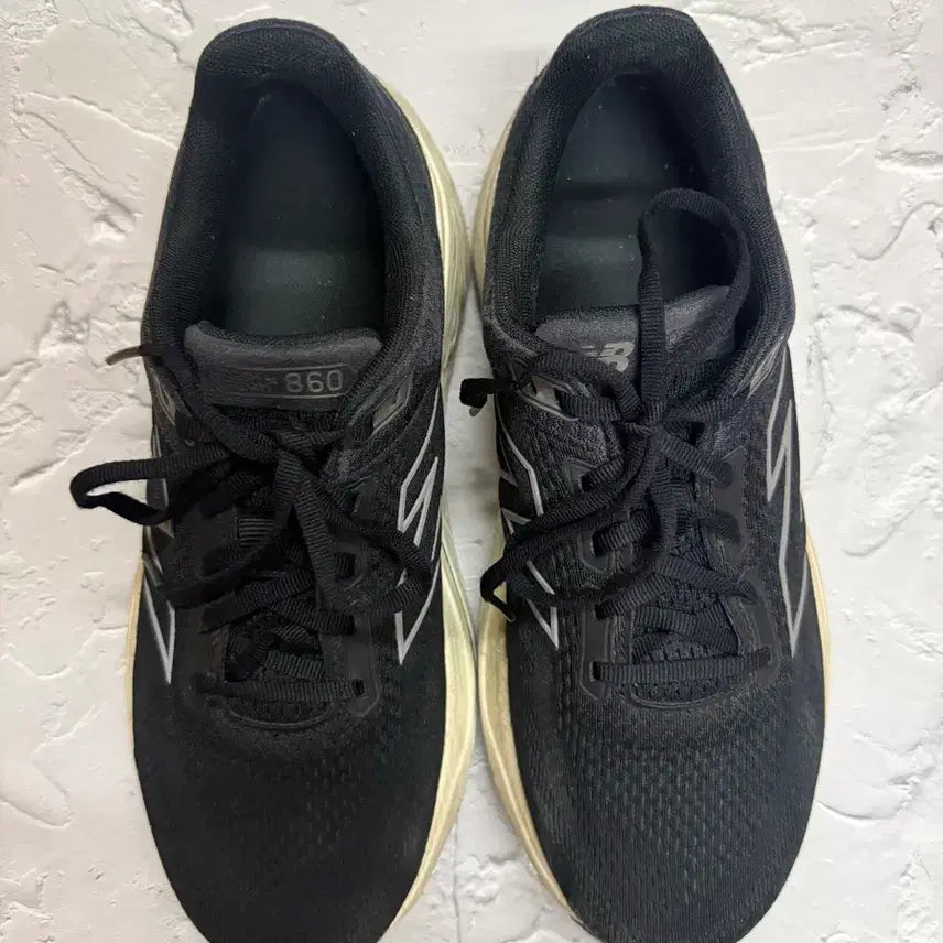 [SOLD OUT] 뉴발란스 런닝화 프레쉬폼 860v14 (275사이즈)