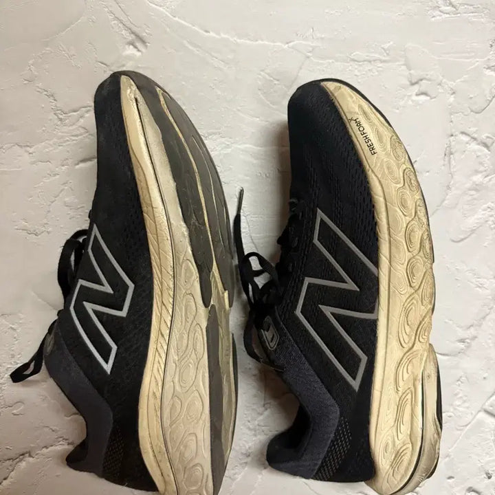 [SOLD OUT] 뉴발란스 런닝화 프레쉬폼 860v14 (275사이즈)