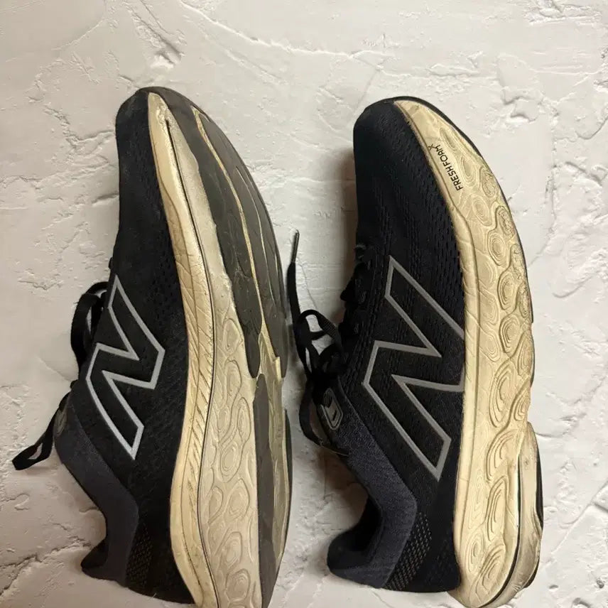 [SOLD OUT] 뉴발란스 런닝화 프레쉬폼 860v14 (275사이즈)