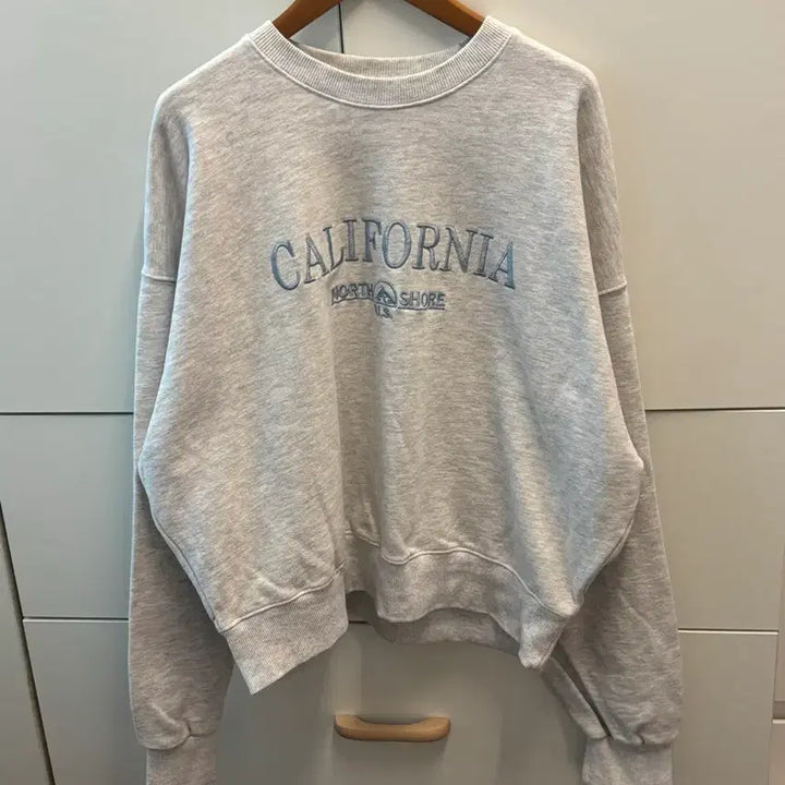 [BUNJANG] California Embroidered Crewneck Sweatshirt / 캘리포니아 자수 맨투맨 백염