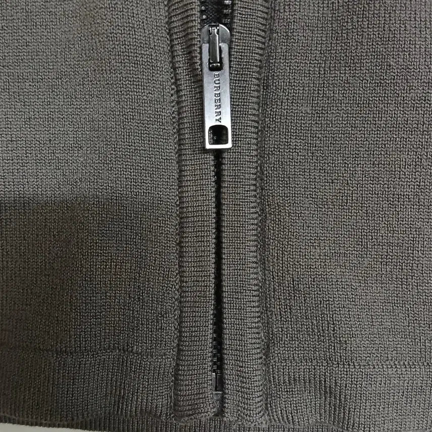 [BUNJANG] Burberry Wool Knit Jacket (Size M) / [파격가] 버버리 울 니트 자켓 M 사이즈 (실측사이즈 참고)