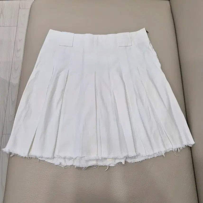[BUNJANG] Dolce & Gabbana White Pleated Mini Skirt / 돌체앤가바나 D&G 정품 화이트 플리츠 스커트