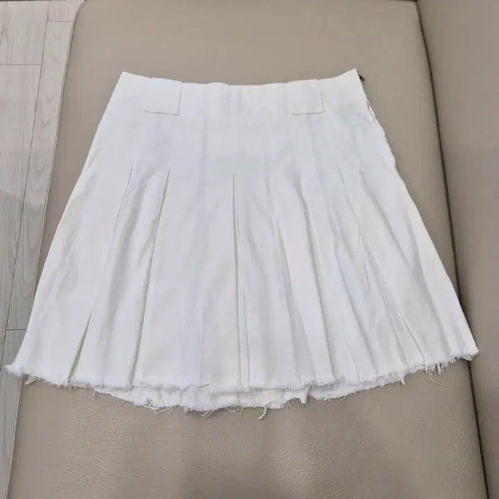 [BUNJANG] Dolce & Gabbana White Pleated Mini Skirt / 돌체앤가바나 D&G 정품 화이트 플리츠 스커트