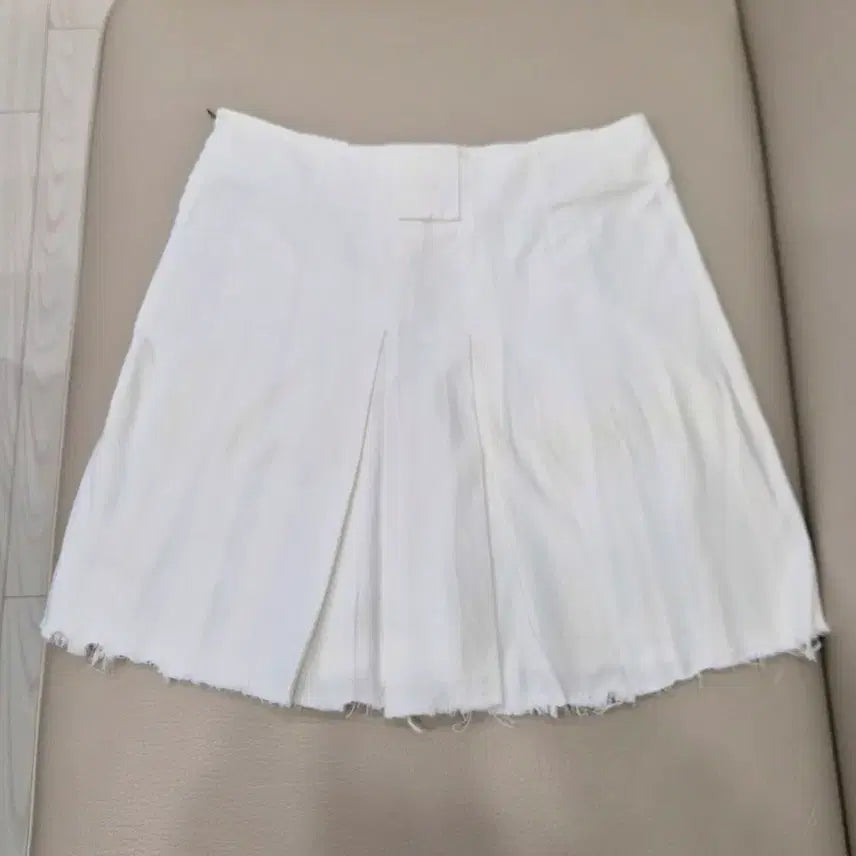 [BUNJANG] Dolce & Gabbana White Pleated Mini Skirt / 돌체앤가바나 D&G 정품 화이트 플리츠 스커트