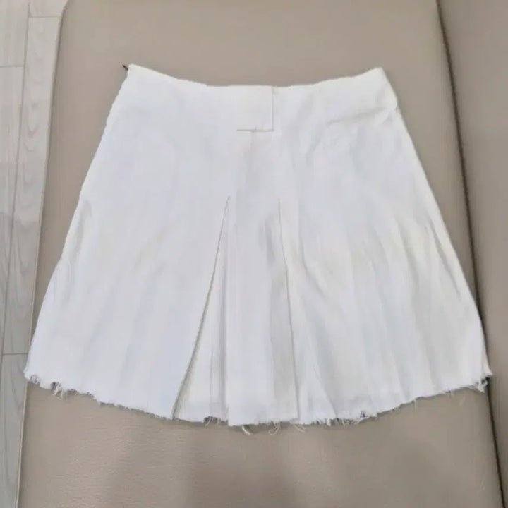 [BUNJANG] Dolce & Gabbana White Pleated Mini Skirt / 돌체앤가바나 D&G 정품 화이트 플리츠 스커트