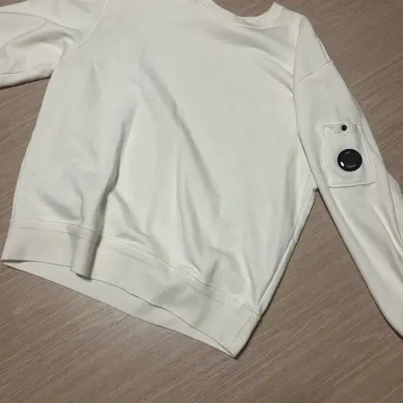 [SOLD OUT] C.P. 컴퍼니 화이트 맨투맨