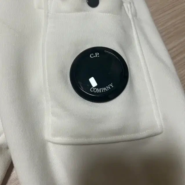 [SOLD OUT] C.P. 컴퍼니 화이트 맨투맨
