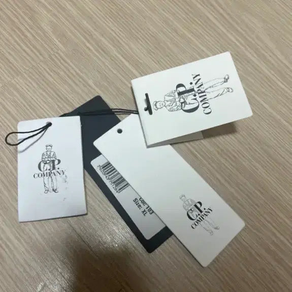 [SOLD OUT] C.P. 컴퍼니 화이트 맨투맨