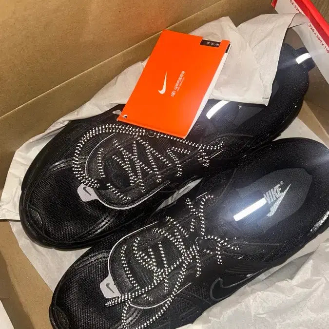 [BUNJANG] Nike W V2K Run Black Sneakers / 나이키 W V2K 런 블랙 새상품